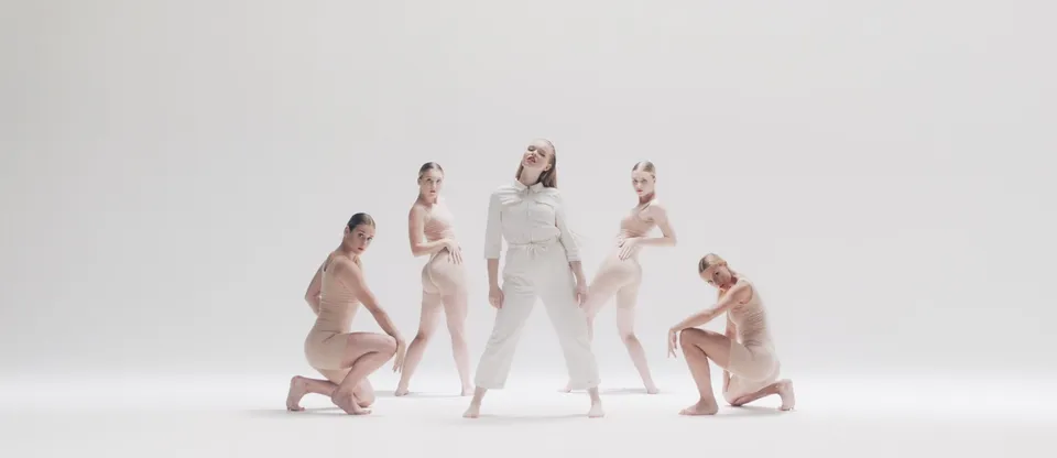 Still from the “Yellow” music video (2/9)