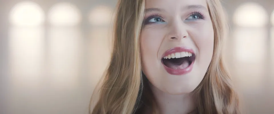 Still from the “Síla v nás” music video (6/13)